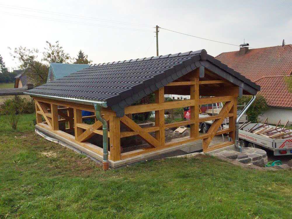 Fertig eingedecktes Dach der Zimmerei Simonis