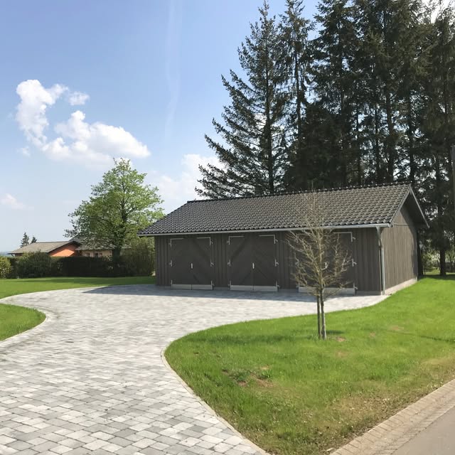 Freistehende Holzgarage