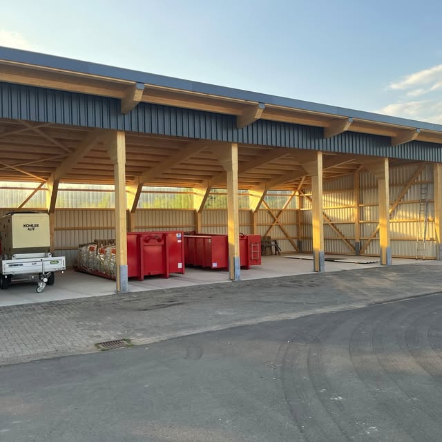 Offene Lagerhalle in Holzbauweise